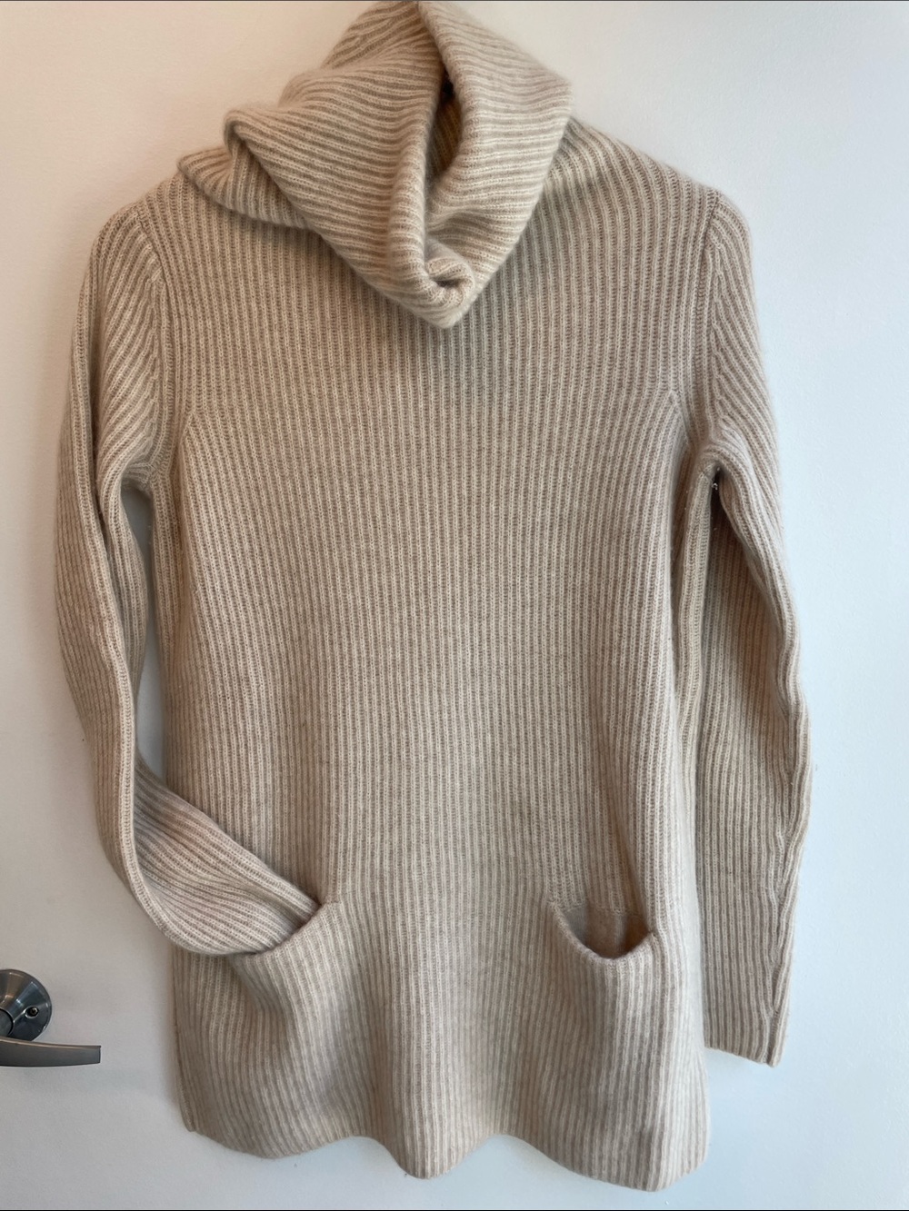 Saks Fifth Avenue 100% Cashmere Turtleneck Sweater with pockets in Beige Medium